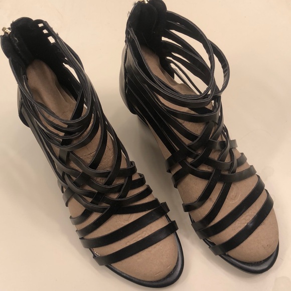 Limelight Shoes - strappy 2”wedge zip back comfy Not worn like new EUC ❤️Like for<price&shipping